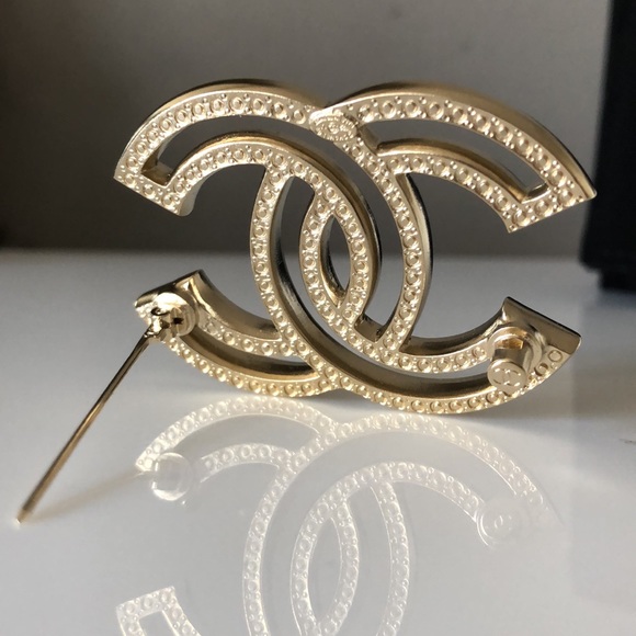 NIB Large CHANEL Brooch - Picture 7 of 12
